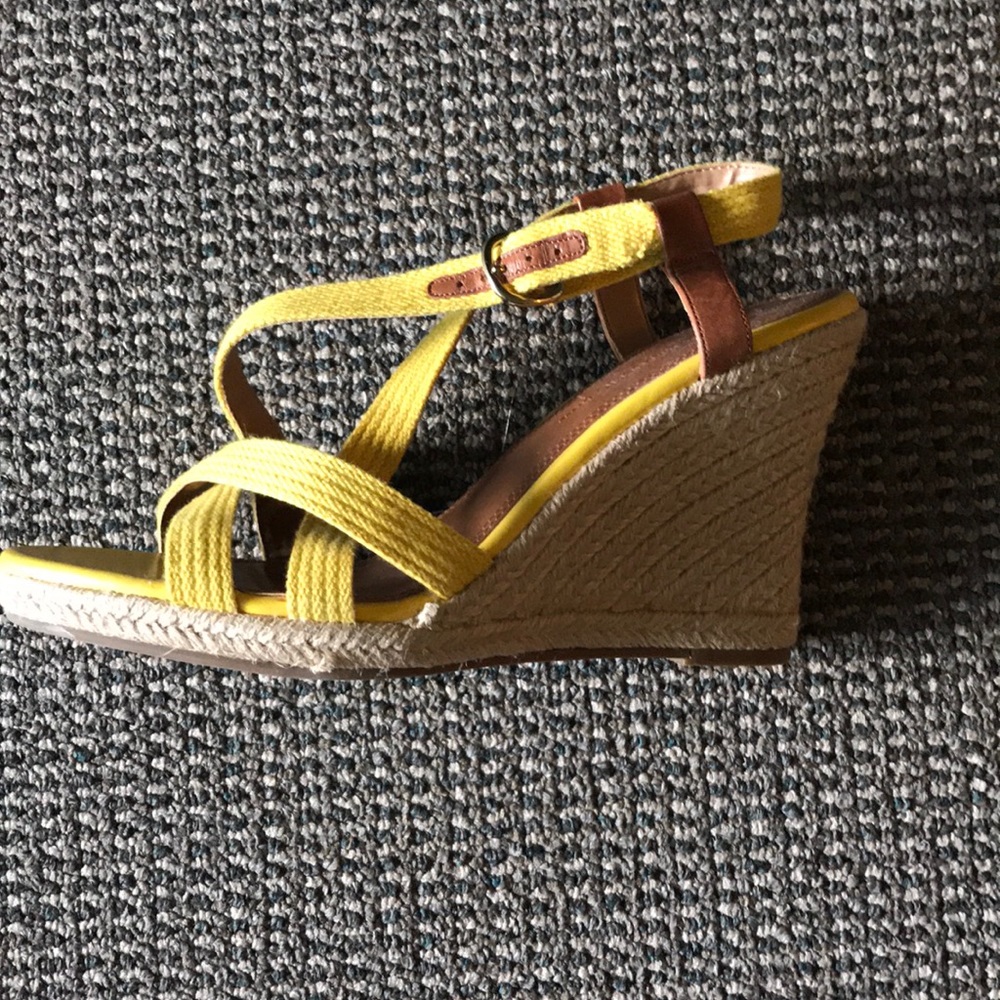 Yellow 2.5 inch sandals